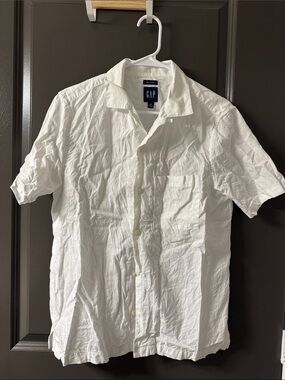 GAP Men's Short-Sleeve White Button-Down Shirt
